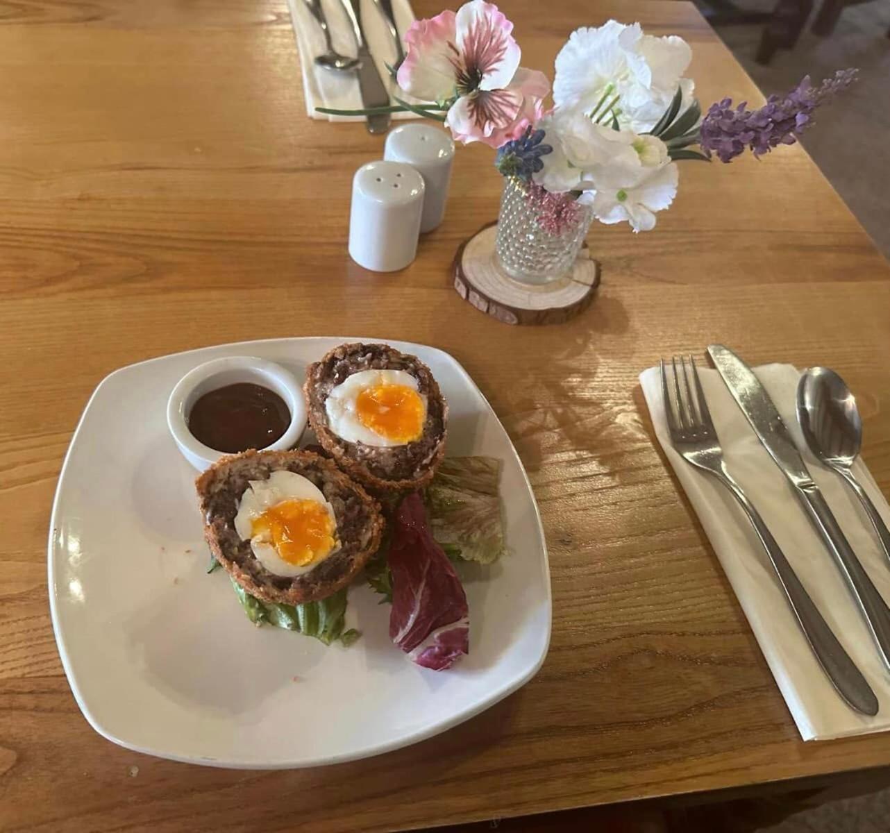 The Queens Head Inn Milton Ernest Ngoại thất bức ảnh
